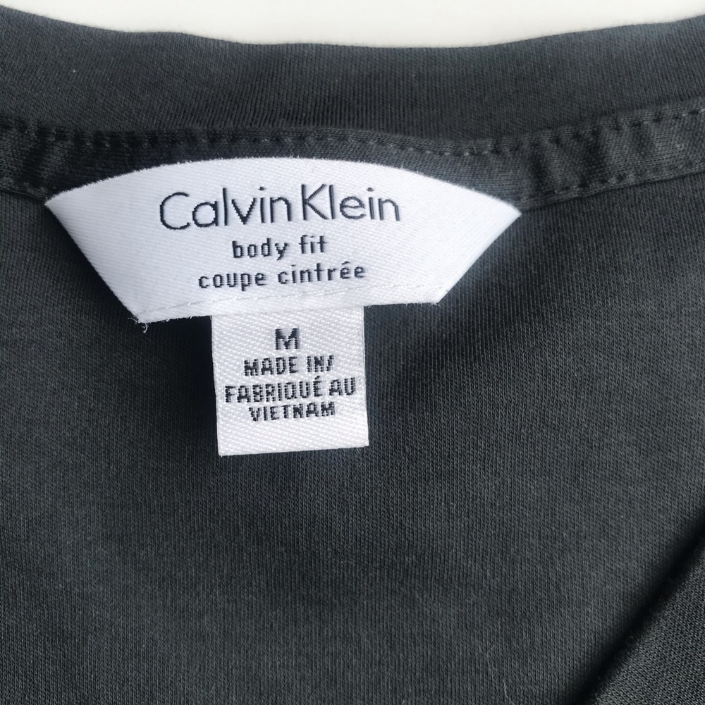 V-Neck Calvin Klein T-Shirt - Picture 4 of 8